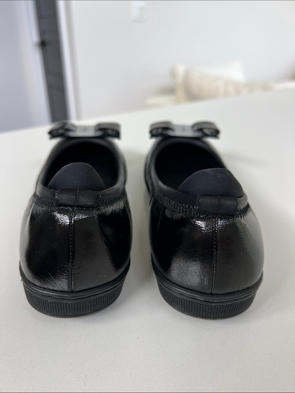 Salvatore Ferragamo savina black patent leather cushioned ballet flats with bows - Picture 8 of 10